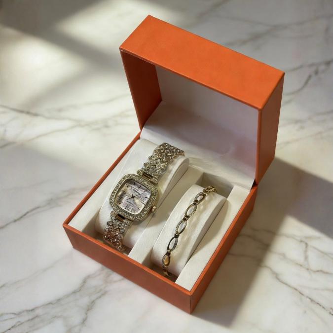 Изтънчен комплект от висок клас Дизайнерски часовник и гривна  перфе