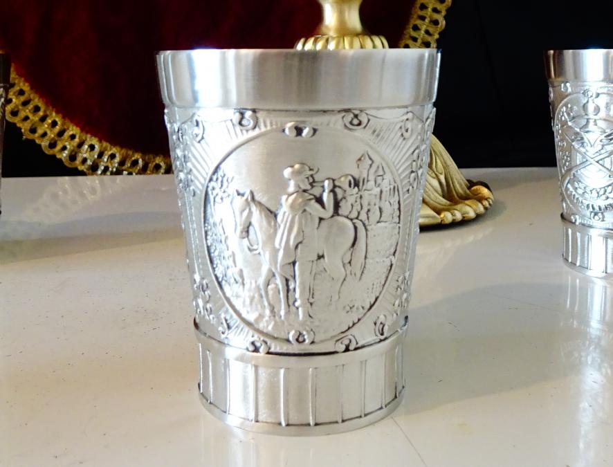 Калаени чаши за вино Ангел, Тръбач, Пушки.