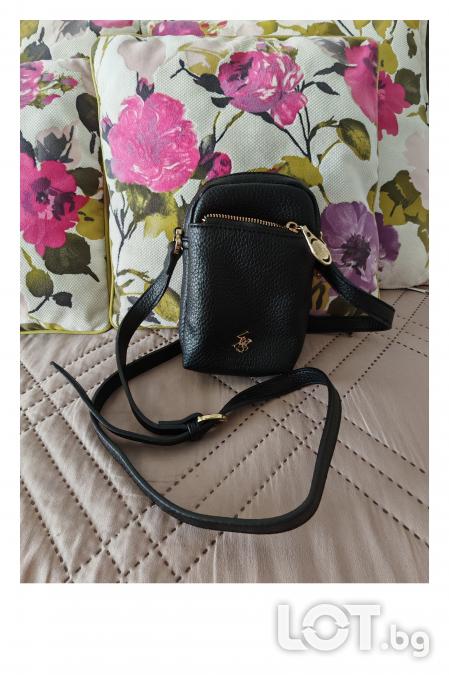 Продавам малка черна чанта на us polo assn.