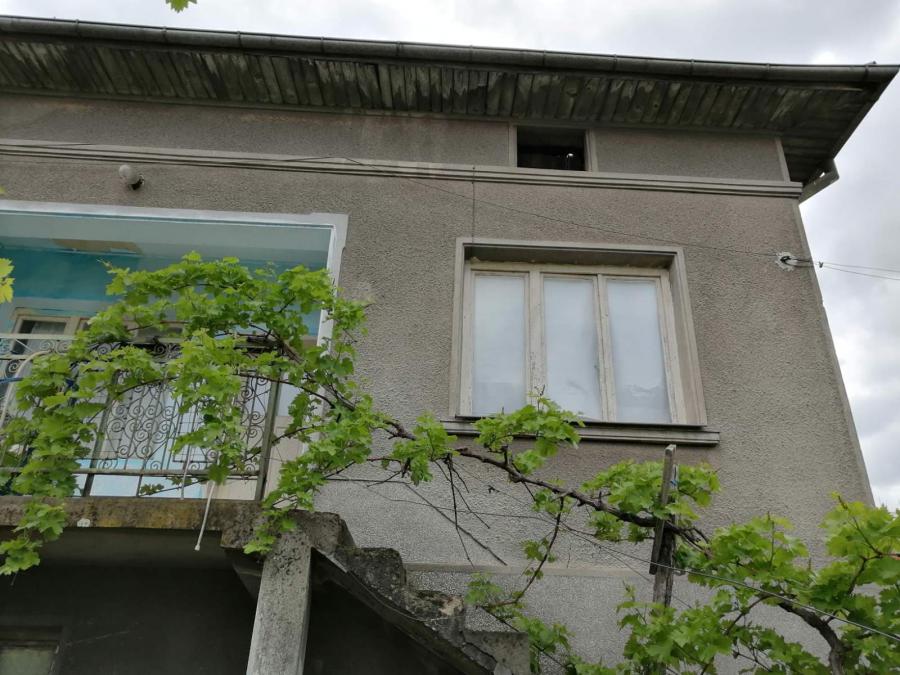 продавам къща в центъра на Петрич срещу карантинна служба