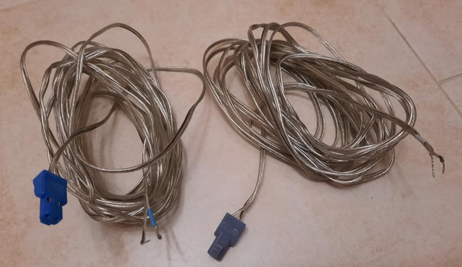 Оригинални букси Sony с кабели-за тонколони