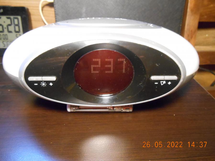 Medion MD 82668 radioclock 2 alarm lamp