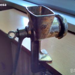 продавам стар модел машина за мелене на месо