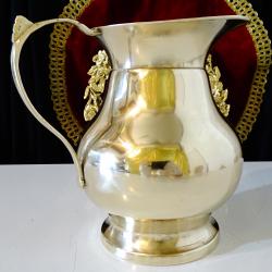 Масивна бронзова кана за вино 1.2 л.