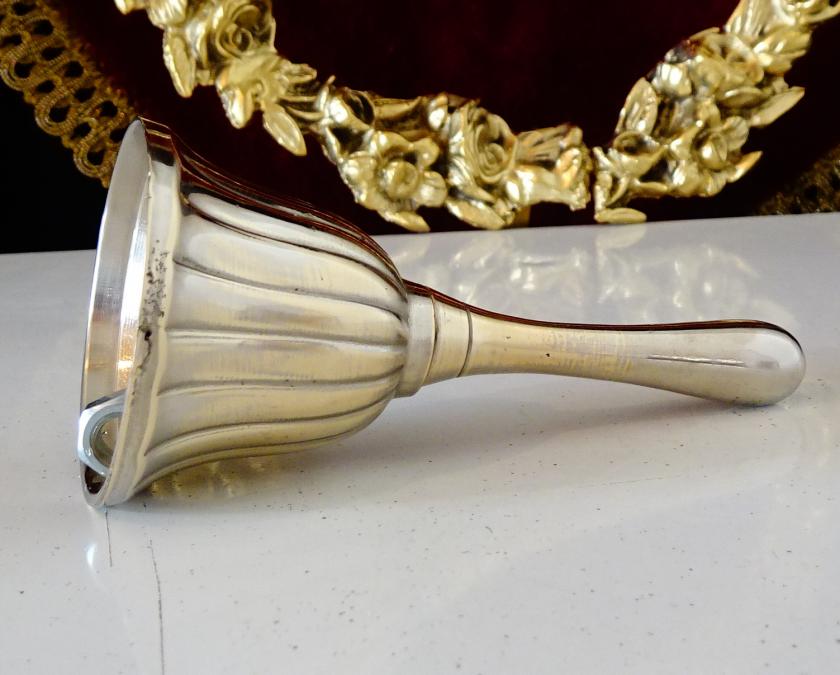 Посребрена бронзова камбанка, звънче, релеф.