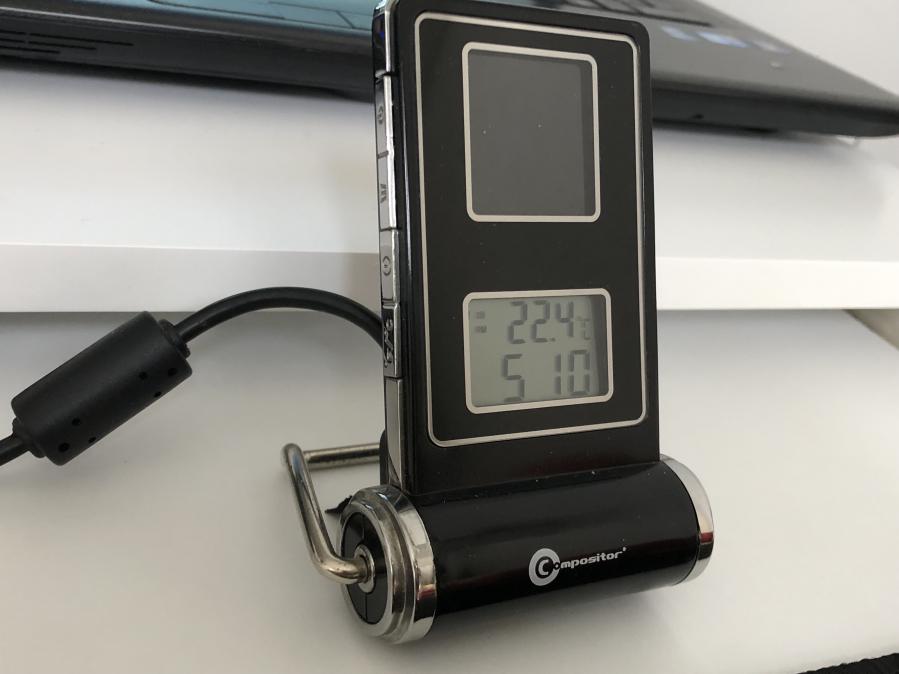 Дигитална фоторамка с часовник