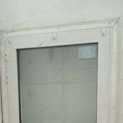 Продавам алуминиева врата с остъкление