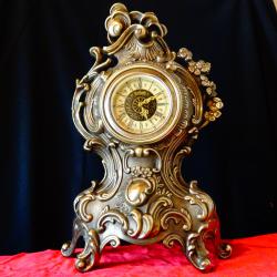 Бронзов механичен каминен часовник, барок.