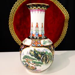 Китайска ваза, ръчно декорирана, злато.