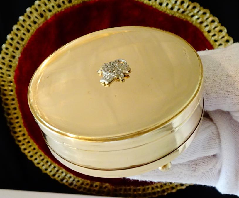 Бронзова кутия за бижута Margaret Rose England.