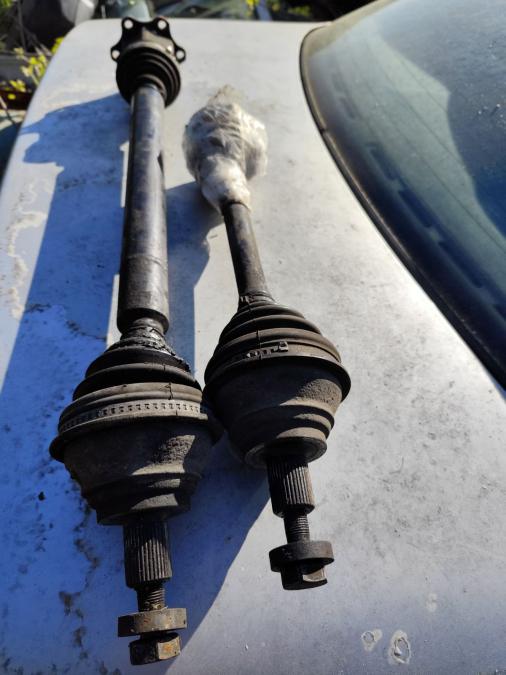 Полуоска предна лява. дясна за VW Golf V 2.0 TDI 16V 140 коня 2003 -