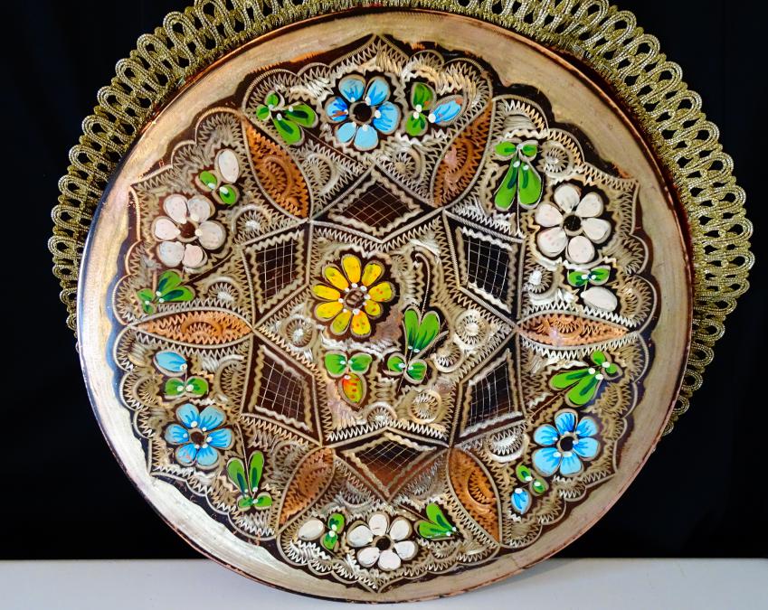 Медна чиния, пано, ръчно писана и рисувана с емайл.