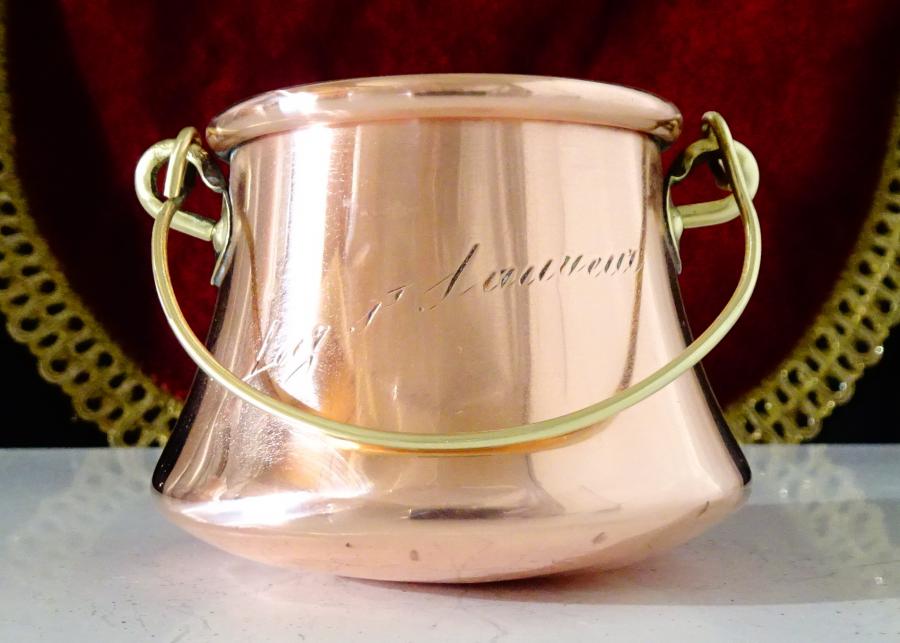 Медно котле, менче от Льовен, чиста червена мед.