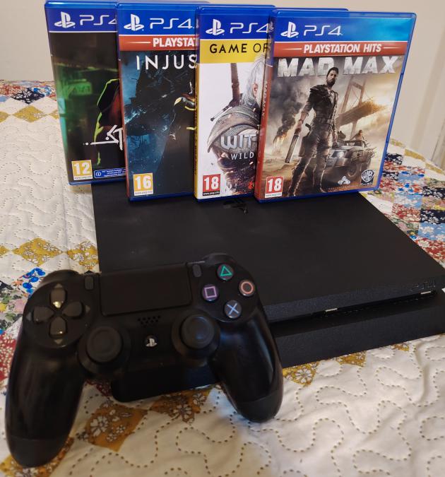 Playstation 4 slim 1TB като нов
