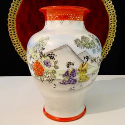 Старинна ваза китайски порцелан, маркирана.
