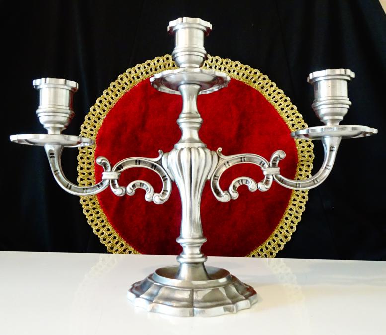 Троен свещник от калай 1 кг., барок, маркировка.