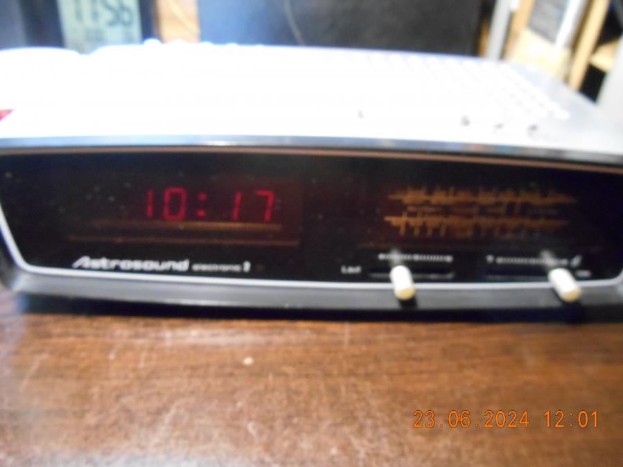 Astrosound Electronic 2 - radio clock alarm - vintage 71ps2