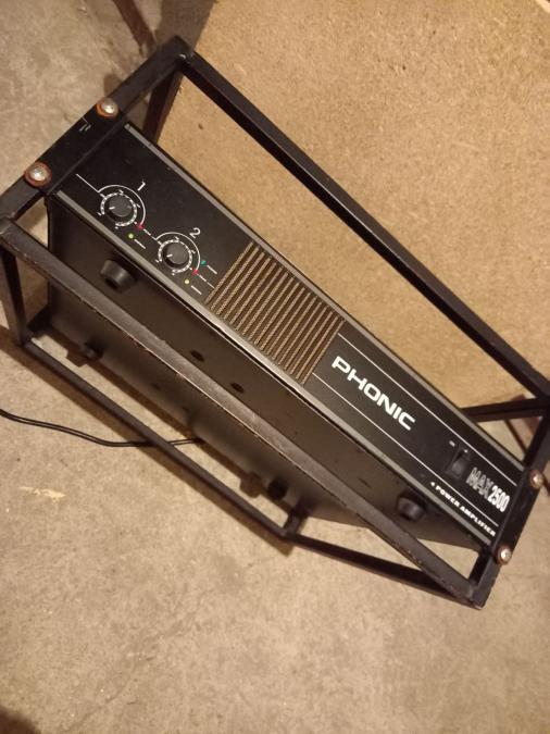 Усилвател Phonic MAX 2500, 2х750 вата.