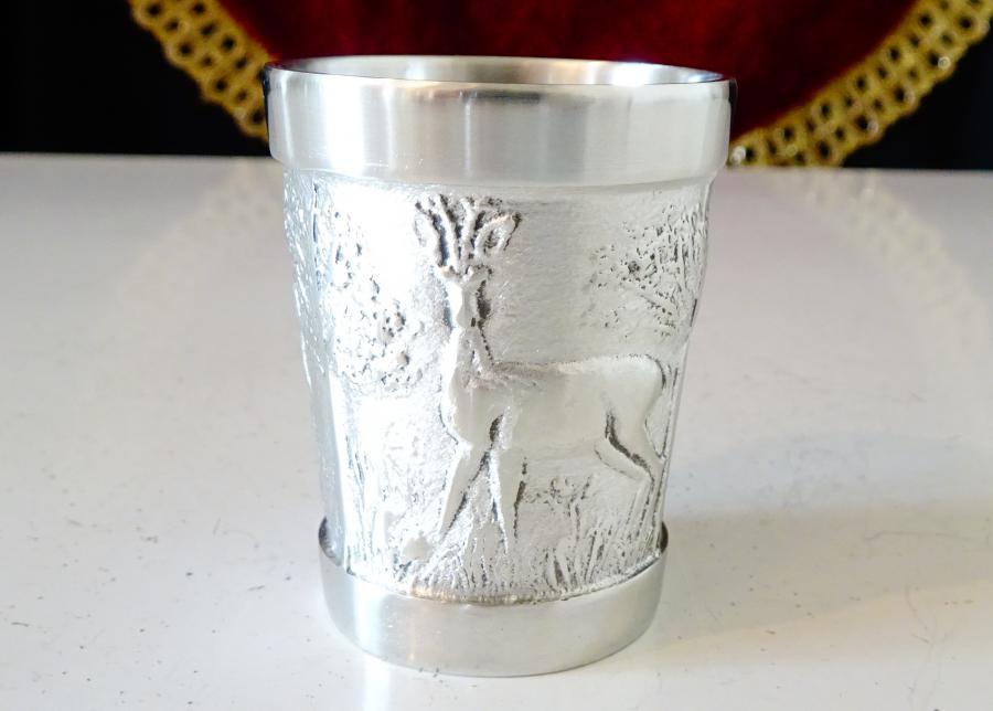 Калаена чаша за ракия с Елен, Кошута, Сърне.