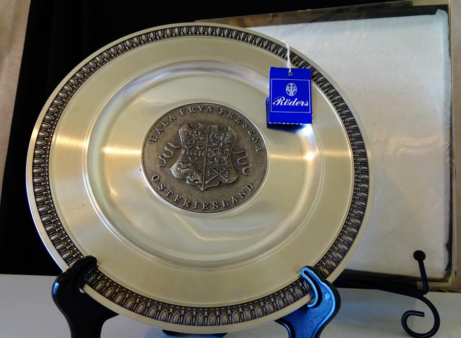 Калаена чиния, сребърна монета, етикет, калаена сватба.