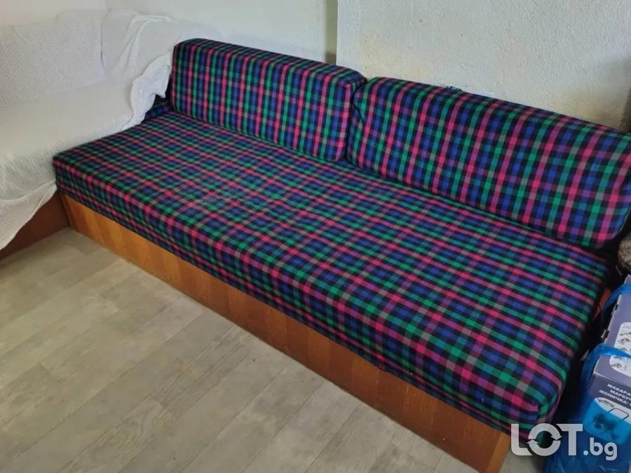 Легло от масивно дърво с повдигащ механизъм