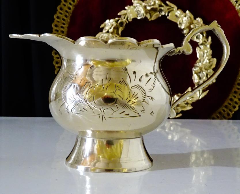 Викторианска бронзова кана, каничка, гравирана.