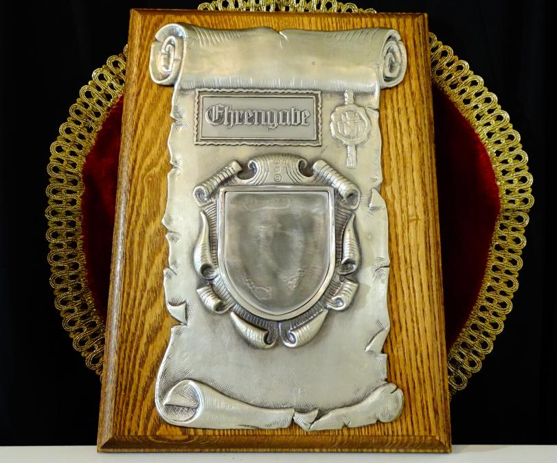 Калаено пано за калаена сватба, гравиране, снимка, естествено дърво.