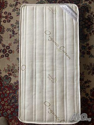 Продавам детски двулицев матрак