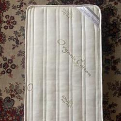 Продавам детски двулицев матрак