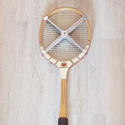 Старинна ракета за тенис