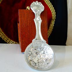 Калаена лъжица с картина Булка и шаферки, барок.