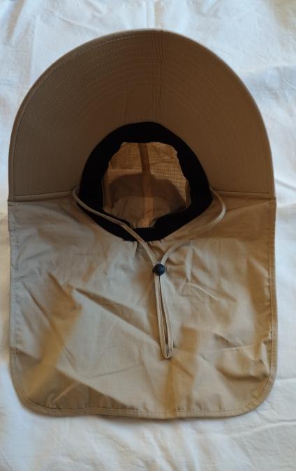 Шапка с UV защита и широка периферия - чисто нова, внос от Англия