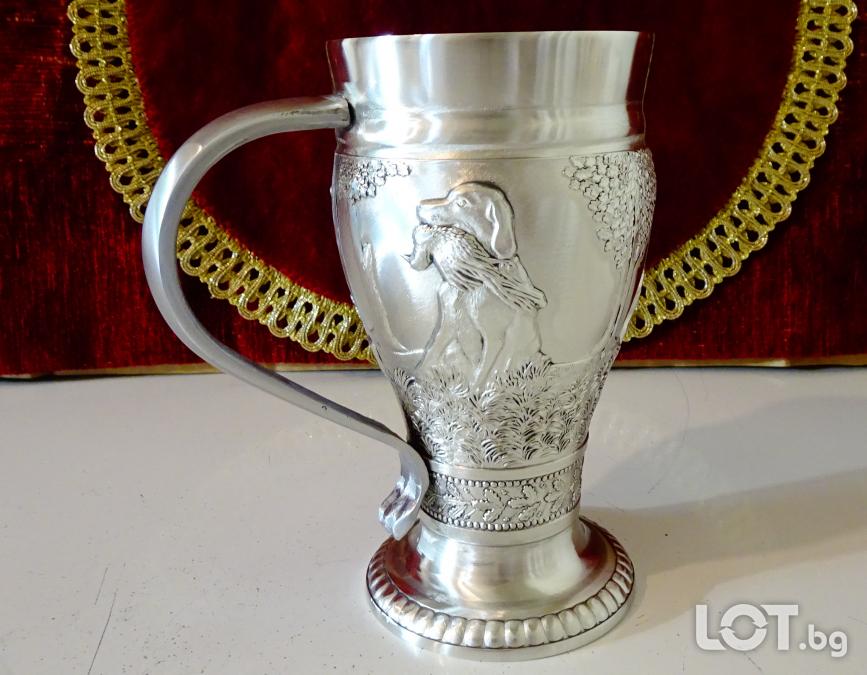 Калаена чаша, халба, релефни ловни картини Елен, Куче