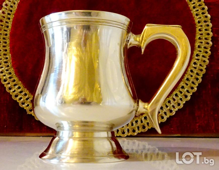 Бронзова чаша за вино, позлата.
