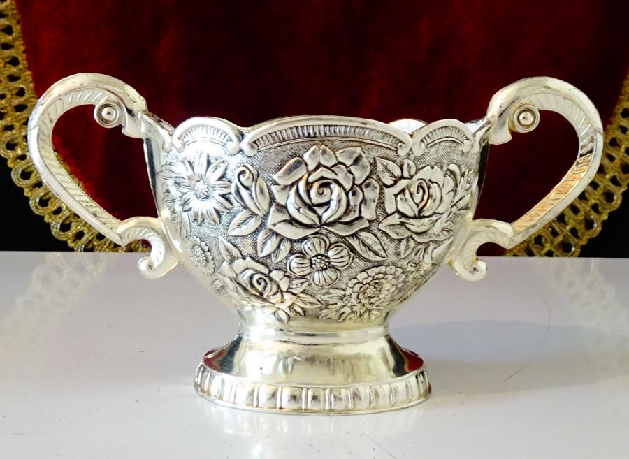 Посребрена захарница, сосиера, рози, барок.