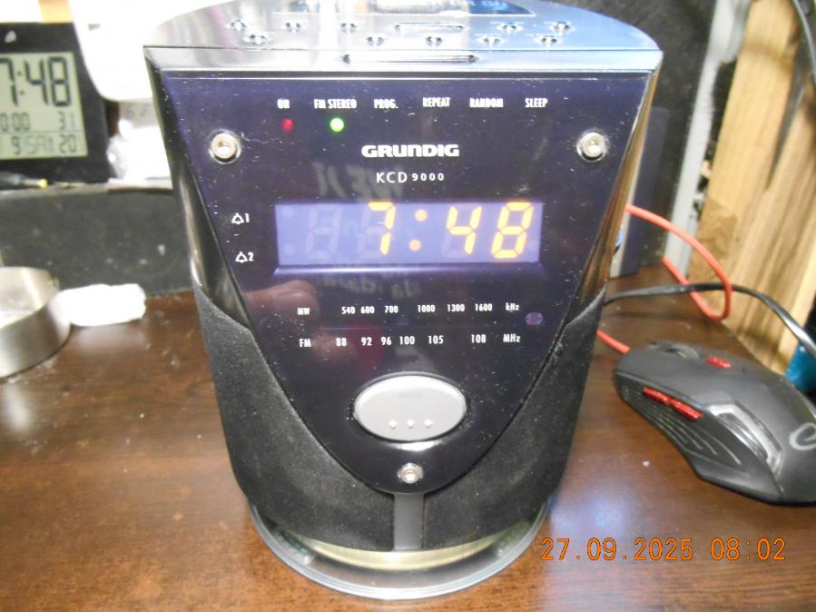Grundig KCD 9000 clock radio with CD - 2 alarm