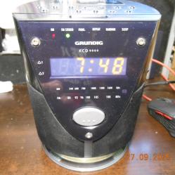 Grundig KCD 9000 clock radio with CD - 2 alarm