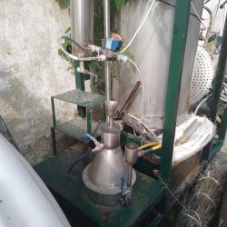 Продавам малка, мобилна дестилерия за етерично масло.