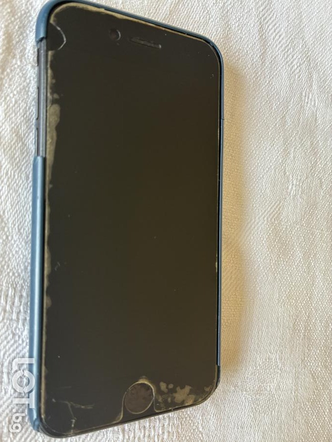 Продавам Iphone SE 2020