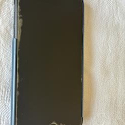 Продавам Iphone SE 2020