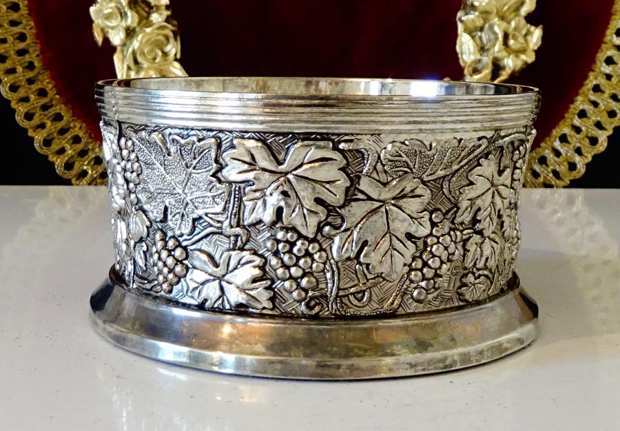 Посребрена поставка за бутилка, купа, бижутерка.