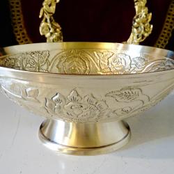 Бронзова бонбониера, съд за сервиране, релефни рози.