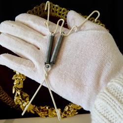 Стара закачалка за стенна чиния, пано.