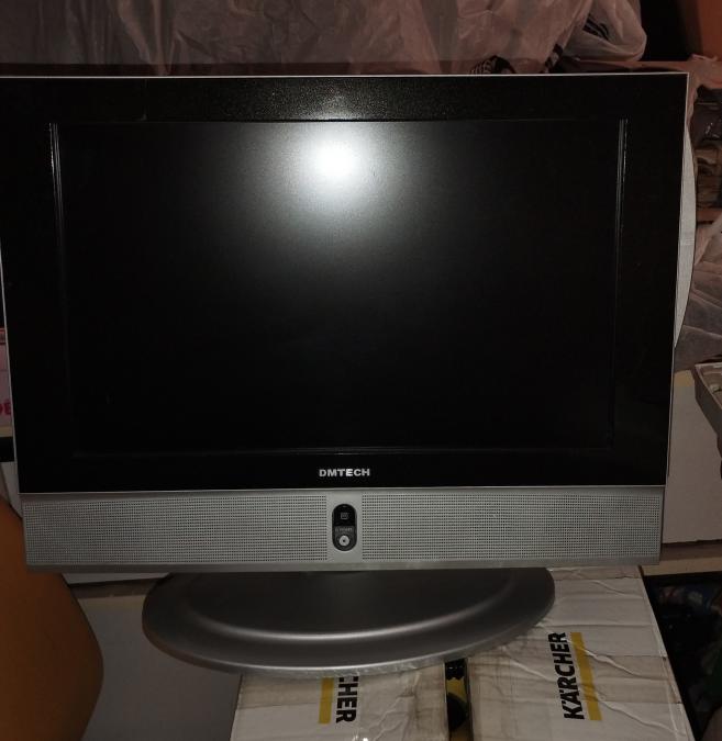 DM Tech - 17 LCD телевизор с вградено DVD и 15 LCD телевизор LG
