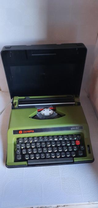 пишеща машина Olypia