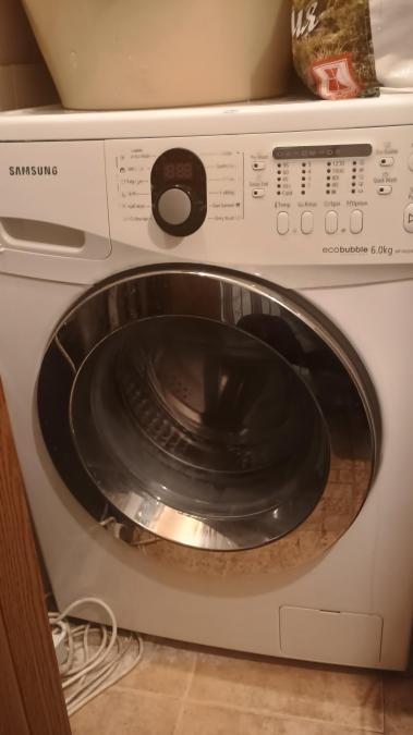 Продавам пералня Самсунг с функция еко бабъл.