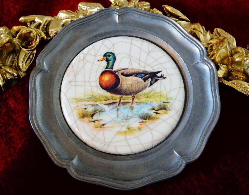 Калаена чиния с рисуван порцелан Патица.