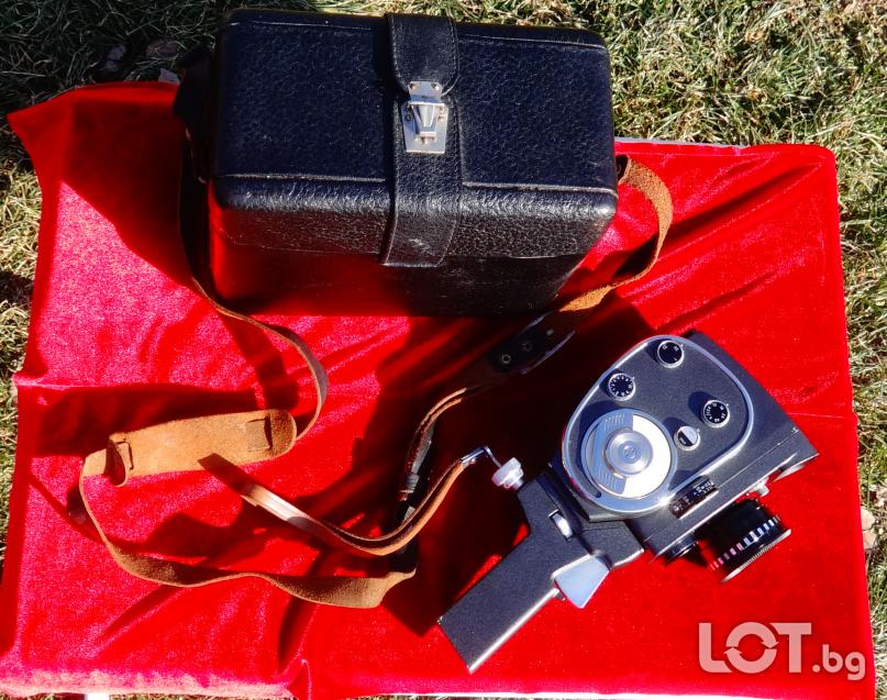 Луксозна кино камера с кожена чанта.