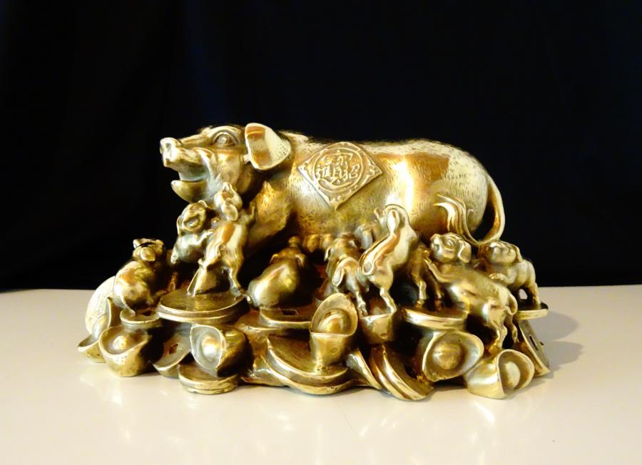 Бронзова статуетка Прасе с прасенца, злато, фън шуй 1.5 кг.