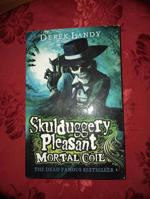 Skulduggery Pleasant Mortal Coil - Derek Landy